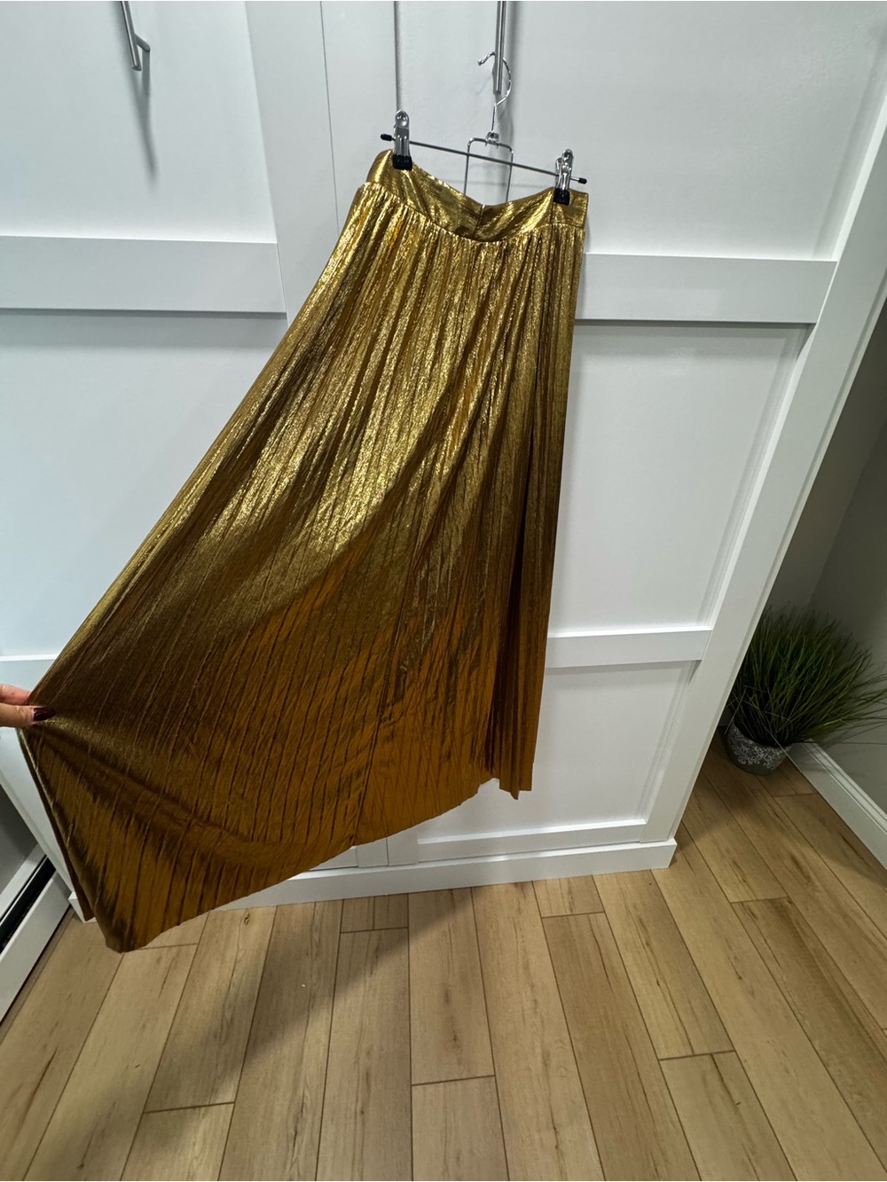 Vici Metallic Gold Pleated Maxi Skirt - Picture 3 of 4
